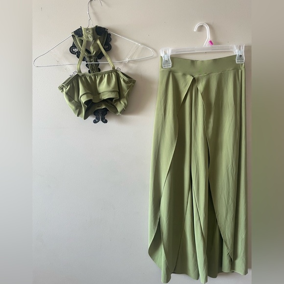 Kelle dance costume.  Large child size - Picture 3 of 4